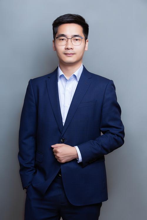 雷春 视觉设计总监